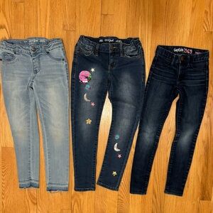 3 pair of jeans! Girl Size 7 and 8. Great condition. Cat and Jack and Gap.